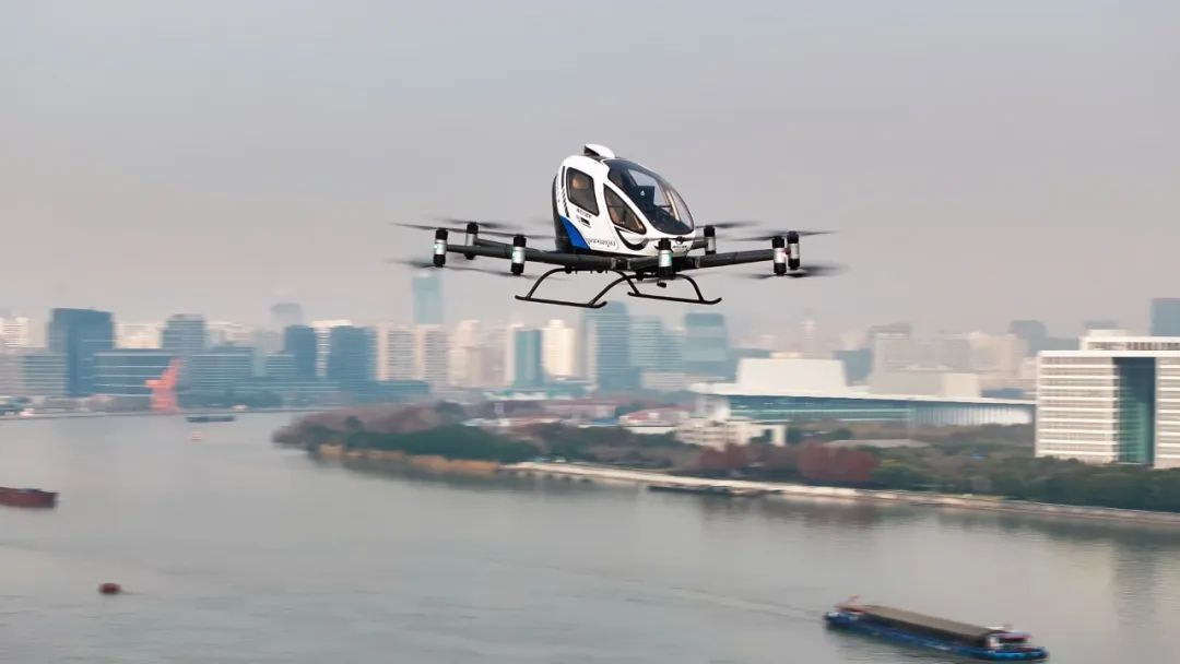 亿航evtol-EH216S完成在上海市中心首飞，为evtol商业化运营奠定了坚实基础